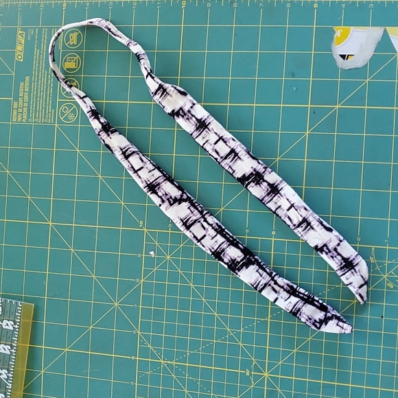 Hand made  Bow Tie - Picture 3 of 4